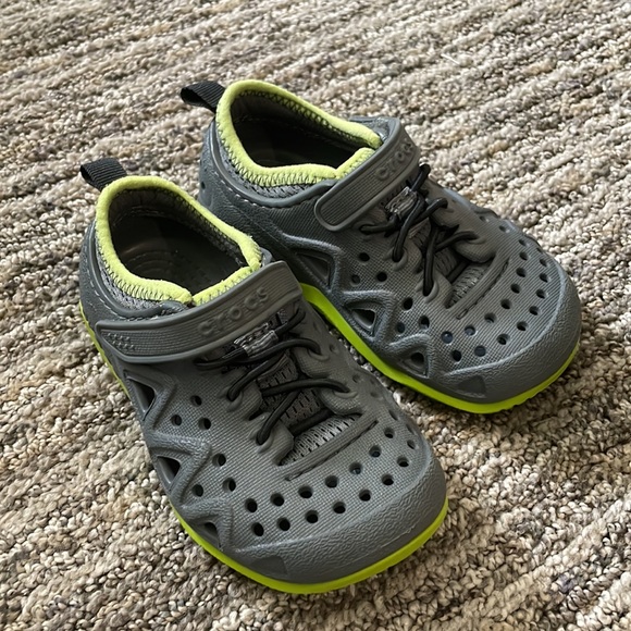 Crocs kids shoes size 8 - Picture 2 of 3